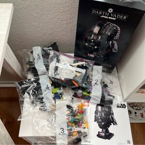 LEGO Star Wars Darth Vader Helmet Building Kit